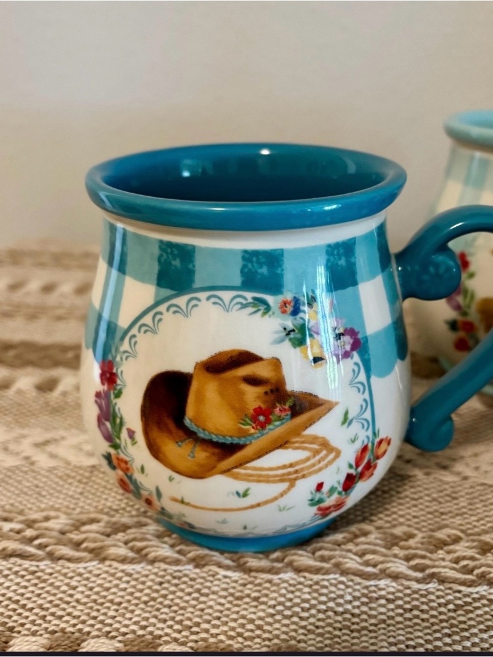 Pioneer Woman Chandelier Mug Tree and 4 Novelty Gingham Stoneware Mugs-5 Pieces - Picture 5 of 12